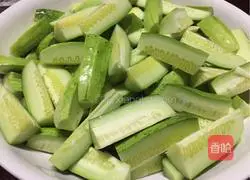 Illustration of how to make spicy cucumber 2