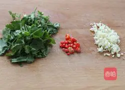 Illustration of how to make cold shredded king oyster mushrooms 3