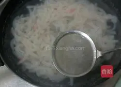 Illustration of how to make crystal skin jelly 7 