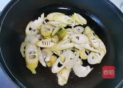 Today I eat vegetarian mushrooms and roasted bamboo shoots.Illustration 3