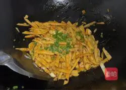 Illustration of Spicy Shredded Lotus Root 11