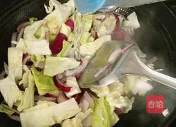 Illustration of how to stir-fry lotus white onions 8