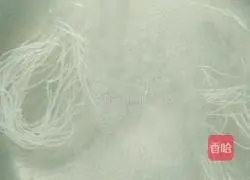 Illustration of how to make Golden Garlic Luffa Gu 1