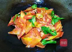 Illustration of how to make green pepper and carrot slices 12