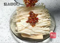 Illustration of how to make garlic ham and enoki mushrooms 3