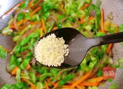 Stir-fried yam, vermicelli, carrots and cabbage Practice illustration 17