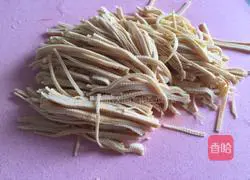 Illustration of how to make dry tofu mixed with spinach 3