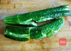 Illustration of how to make cold cucumbers 2