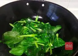 Illustration of how to stir-fry oyster mushrooms with vegetables 6