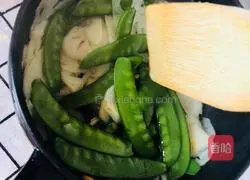 Stir-fried snow peas Illustration of how to make lotus root slices 4