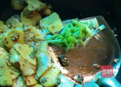 Illustration of how to make fried potato slices 18