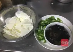 Illustration of how to make fried yam with fungus 1