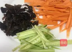 Illustration of how to make cold shredded chicken 3