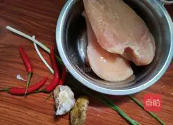 Cold shredded chicken breast Chicken breast recipe illustration 1