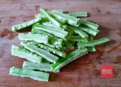 Illustration of how to make stir-fried bitter melon 2