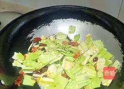 Illustration of how to stir-fry mustard skin 5