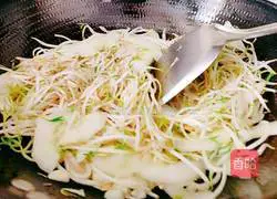 Illustration of how to make stir-fried cucumbers with mung bean sprouts 12