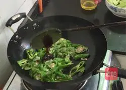 Illustration of how to stir-fry hot pepper 8