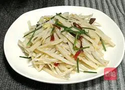 Illustration of spicy and sour shredded lotus root recipe 7