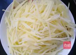Illustration of how to make vinegar-coated potato shreds 1