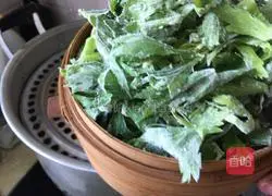 Illustration of how to steam celery leaves 4