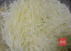 Illustration of how to make delicious tomato and potato shreds 3