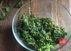 Illustration of how to make purslane and bitter melon mound 6