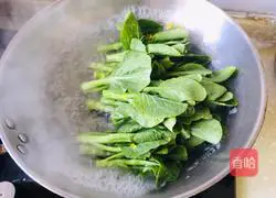 Illustration of how to make garlic-flavored boiled cabbage heart 2