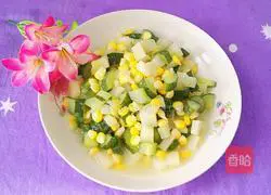 Illustration of how to stir-fry corn with potatoes and cucumbers 11