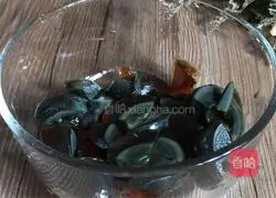 Illustration of how to make preserved egg tofu 6