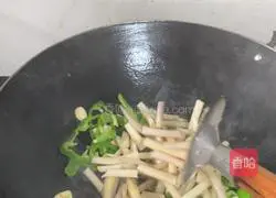 Illustration of how to make stir-fried lotus root strips 3