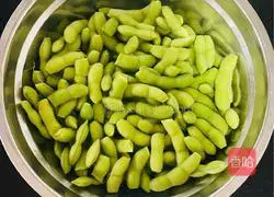 Illustration of how to make cold edamame 1