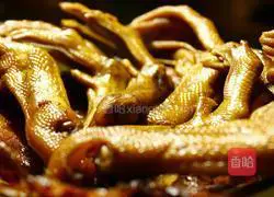 Illustration of braised duck feet 4