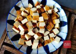 Illustration of how to make fried toon and dried beans 7