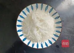  Cold Scallion Oil Illustration of making shredded radish 5