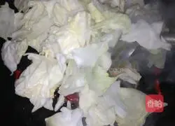 Illustration of how to make hand-shred cabbage 6