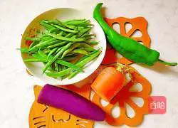 Illustration of how to make stir-fried four Ding 2