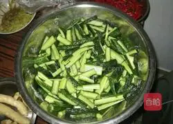Illustration of how to make pickled cucumbers 12