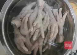Illustration of how to make boneless chicken feet 2