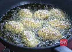 Illustration of how to make crispy taro rolls 11