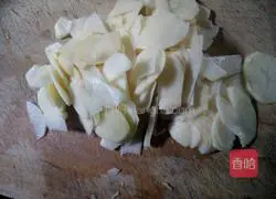 Illustration of how to make potato slices 3