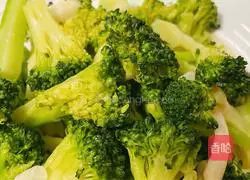 Illustration of how to make stir-fried broccoli 12