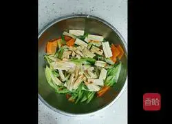 Illustration of how to make celery and yuba 9