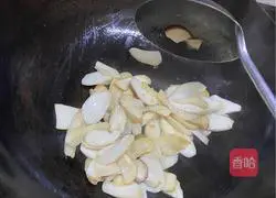 Illustration of how to stir-fry king oyster mushrooms 3