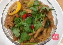 Illustration of how to soak chicken feet with lemon and passion fruit 14