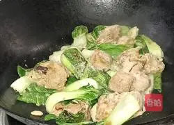 Illustration of how to stir-fry green vegetables and moldy bean dregs 7