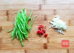 Illustration of how to make spicy and sour green pepper and potato shreds 2