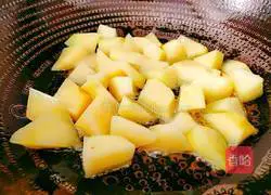 Illustration of how to make Di Sanxian 8