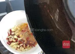 Illustration of how to make cold cucumber strips 4