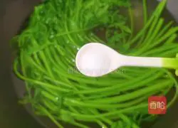 Illustration of how to make boiled chrysanthemum 4